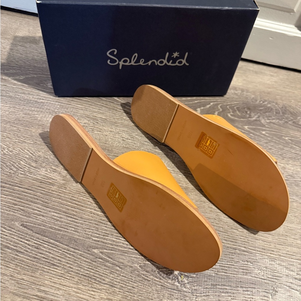 Splendid slides. THEA style color is natural
Size 10 leathered summer slides. - Picture 2 of 4